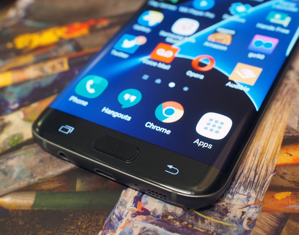 Samsung Galaxy S7 Edge-экран крупным планом фото 2